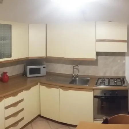 Casa Della Nonna 2 * غارنانو